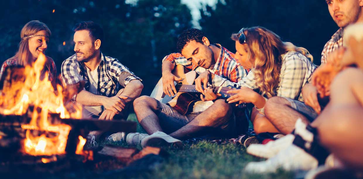 10 Best Campfire Songs for Your Next Weekend!