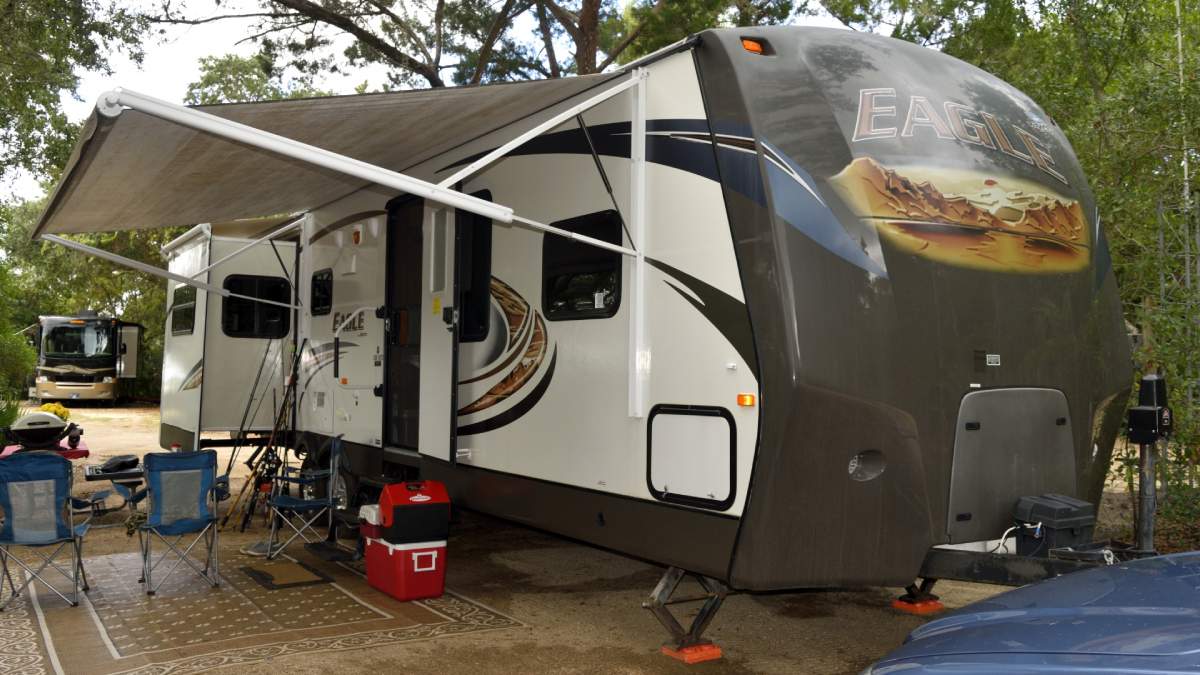 5 Essential RV Camping Tips for Beginners